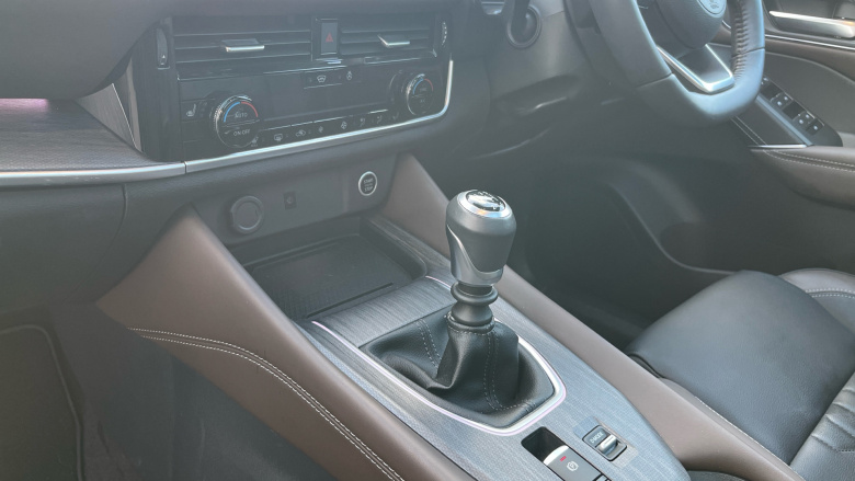 Nissan Qashqai 1.3 DiG-T MH Tekna 5dr Petrol Hatchback